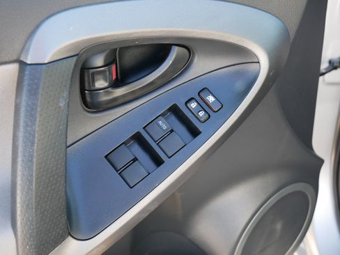 Used 2012 Toyota RAV4 4WD w/ Value Pkg image 19