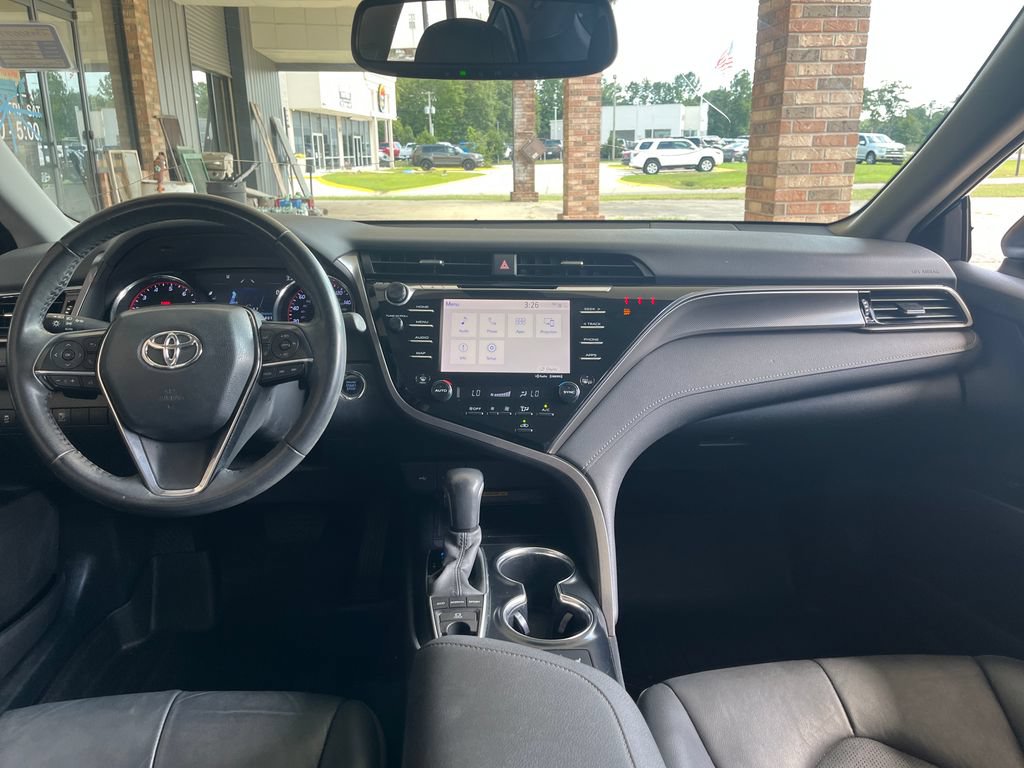 Used 2020 Toyota Camry XSE FWD image 13