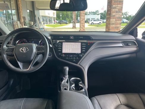 Used 2020 Toyota Camry XSE FWD image 13