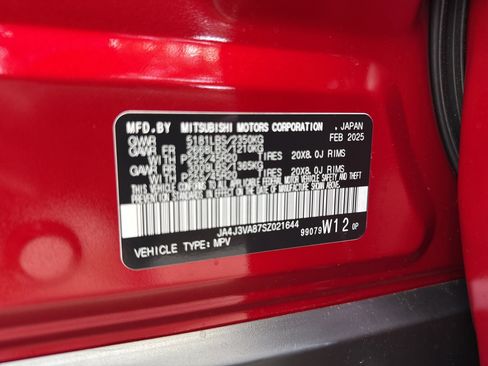 New 2025 Mitsubishi Outlander SE image 11