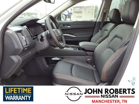 New 2026 Nissan Pathfinder SL image 3