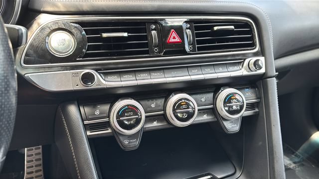 Used 2021 Genesis G70 3.3T RWD image 31