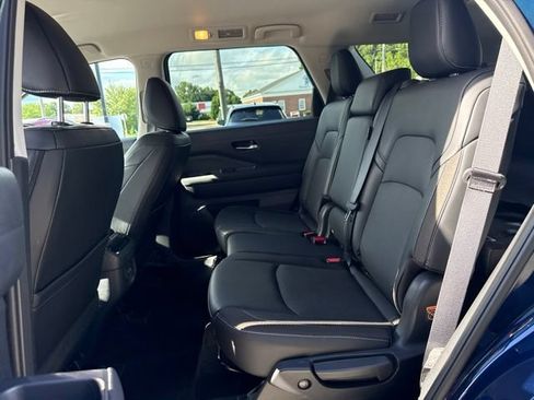 Used 2026 Nissan Pathfinder SL AWD/4WD image 16