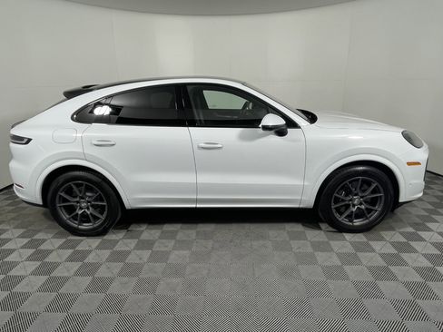 Used 2025 Porsche Cayenne Coupe AWD/4WD image 8