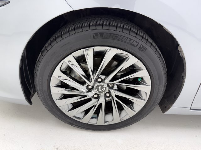 Used 2025 Lexus ES 300h w/ Technology Package FWD image 7