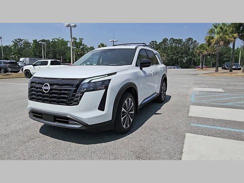 New 2026 Nissan Pathfinder Platinum FWD image 18