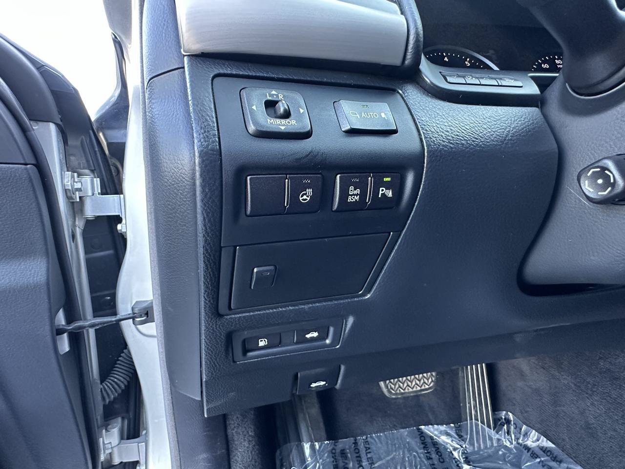 Used 2013 Lexus LS 460 AWD w/ Comfort Pkg image 21
