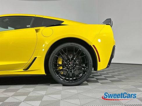 Used 2015 Chevrolet Corvette Z06 w/ 3LZ Preferred Equipment Group RWD image 42