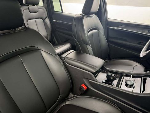 New 2025 Jeep Grand Cherokee Limited image 18