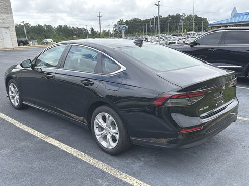 Used 2025 Honda Accord LX image 9