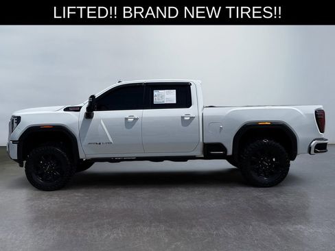 Used 2024 GMC Sierra 2500 AT4 w/ Technology Package AWD/4WD image 6