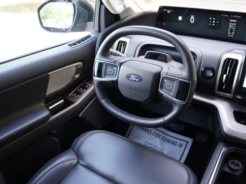 Used 2025 Ford Expedition Max Active AWD/4WD image 23
