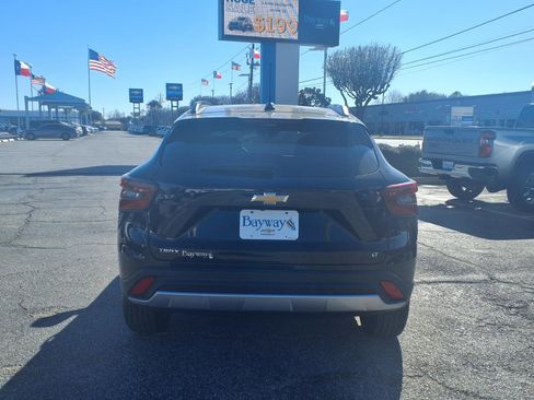 Used 2025 Chevrolet Trax LT image 22