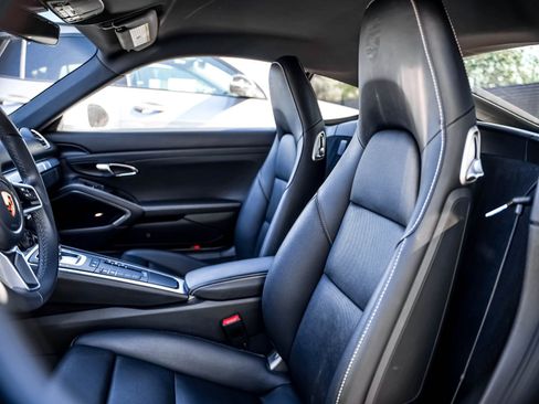 Certified 2024 Porsche 718 Cayman RWD image 5