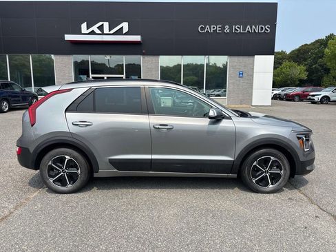 Used 2023 Kia Niro EX image 1