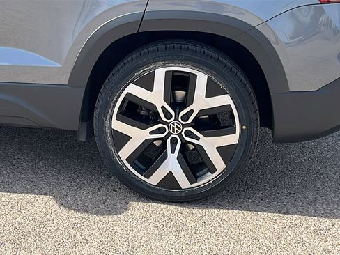 Used 2022 Volkswagen Taos SEL image 5