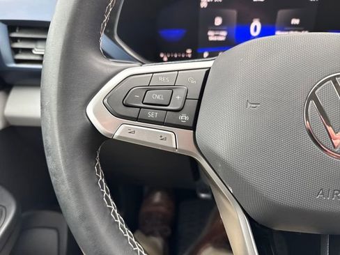 Certified 2022 Volkswagen Taos SE image 20