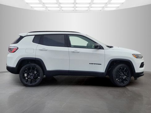 New 2026 Jeep Compass Latitude AWD/4WD image 3