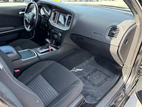 Used 2022 Dodge Charger SXT w/ Driver Convenience Group image 26