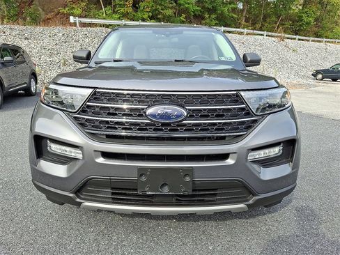 Used 2021 Ford Explorer XLT w/ Equipment Group 202A image 5
