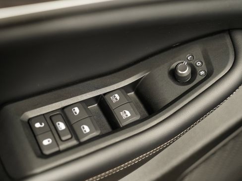 Certified 2024 Jeep Grand Cherokee L Limited w/ Luxury Tech Group II image 18