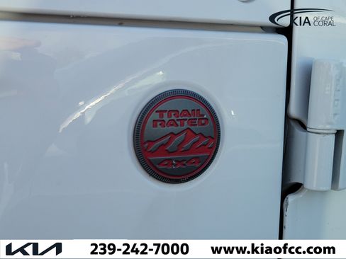 Used 2021 Jeep Gladiator Rubicon AWD/4WD image 6