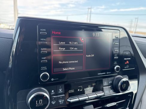 Used 2021 Toyota Highlander LE image 20