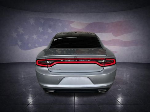 Used 2019 Dodge Charger SXT image 4