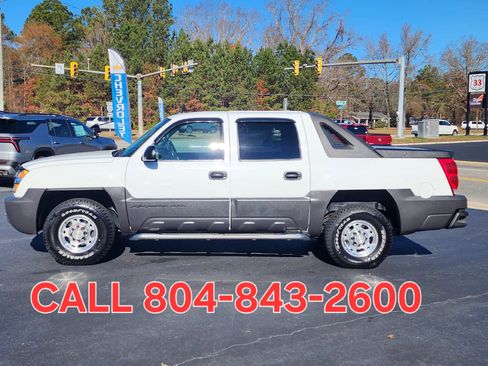 Used 2005 Chevrolet Avalanche 2500 LS w/ Preferred Equipment Group image 2