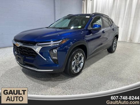 Used 2024 Chevrolet Trax LT w/ Driver Confidence Package FWD image 4