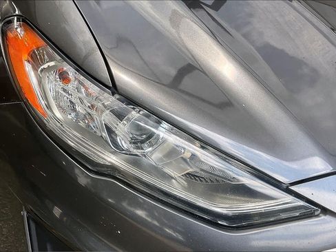 Used 2020 Ford Fusion SE FWD image 27