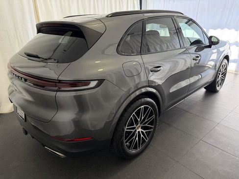 Certified 2025 Porsche Cayenne AWD/4WD image 9