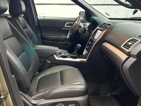 Used 2013 Ford Explorer XLT AWD/4WD image 15