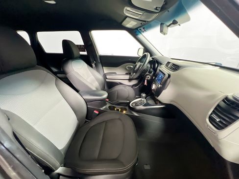 Used 2018 Kia Soul + FWD image 29