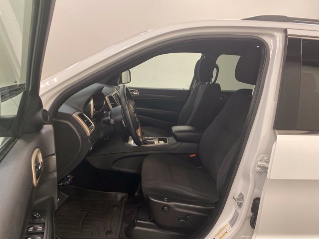 Used 2017 Jeep Grand Cherokee Laredo w/ Quick Order Package 23E AWD/4WD image 9