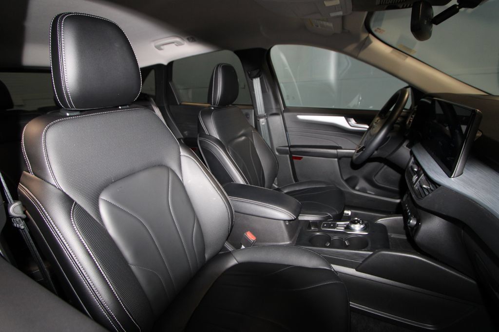 Used 2025 Ford Escape SE w/ PHEV Premium Package FWD image 24