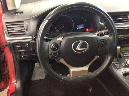 Used 2014 Lexus CT 200h w/ Seat Comfort Package FWD image 16