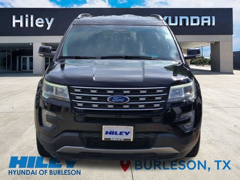 Used 2017 Ford Explorer XLT w/ Equipment Group 202A FWD image 6