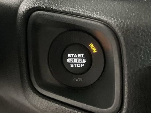 Used 2024 Jeep Gladiator Sport AWD/4WD image 16