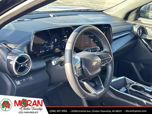 Used 2025 Chevrolet Equinox LT image 11