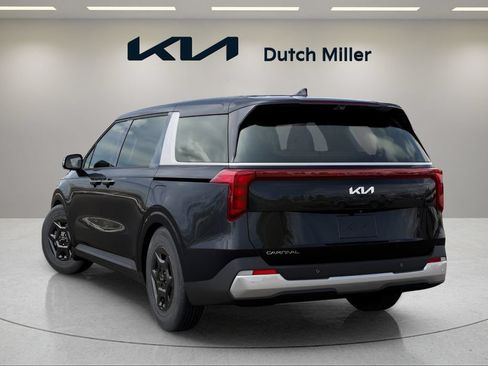 Used 2026 Kia Carnival FWD image 3
