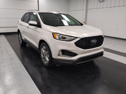 Used 2019 Ford Edge Titanium w/ Cold Weather Package AWD/4WD image 13