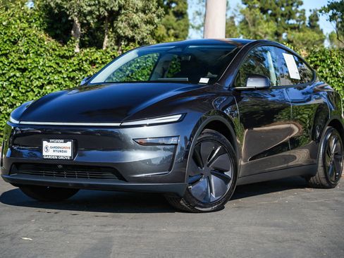 Used 2026 Tesla Model Y 2WD image 1