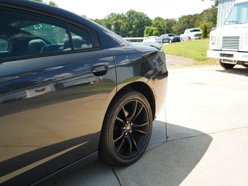 Used 2017 Dodge Charger R/T w/ Blacktop Package RWD image 21