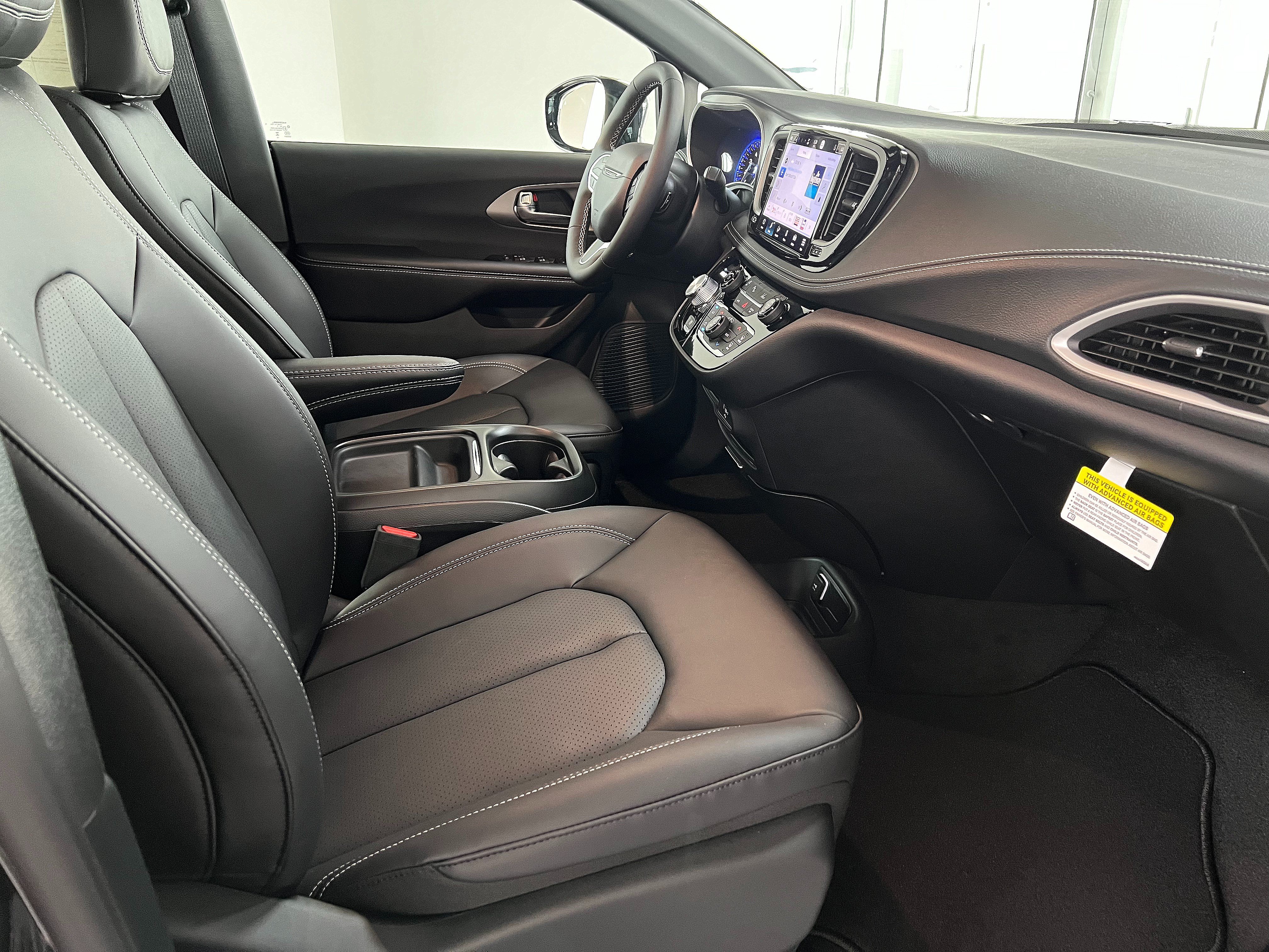 New 2027 Chrysler Pacifica Select FWD image 27