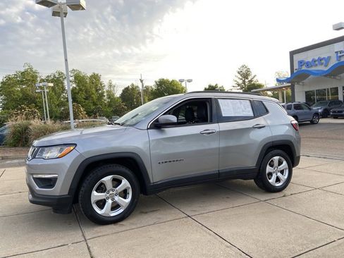 Used 2019 Jeep Compass Latitude FWD image 9
