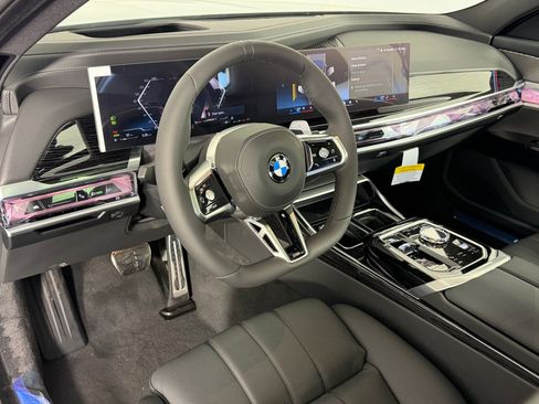 Used 2026 BMW 760i xDrive w/ Executive Package AWD/4WD image 4