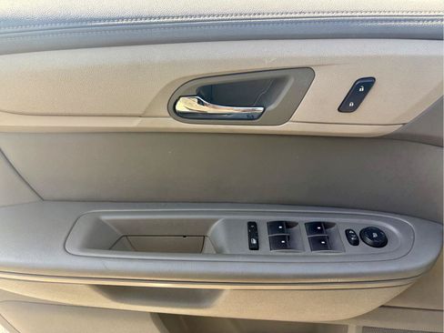 Used 2017 Chevrolet Traverse LT FWD image 17