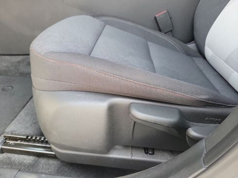 Used 2025 Chevrolet Trax RS w/ Sunroof Package FWD image 12