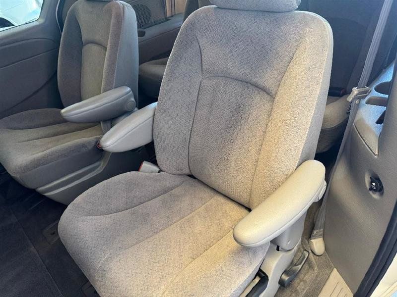 Used 2003 Dodge Caravan SE FWD image 32